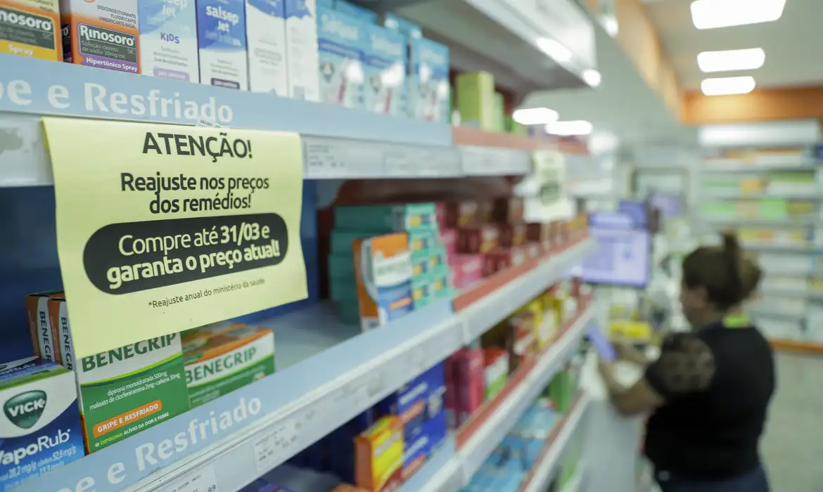 Lei autoriza farmácias em supermercados no país