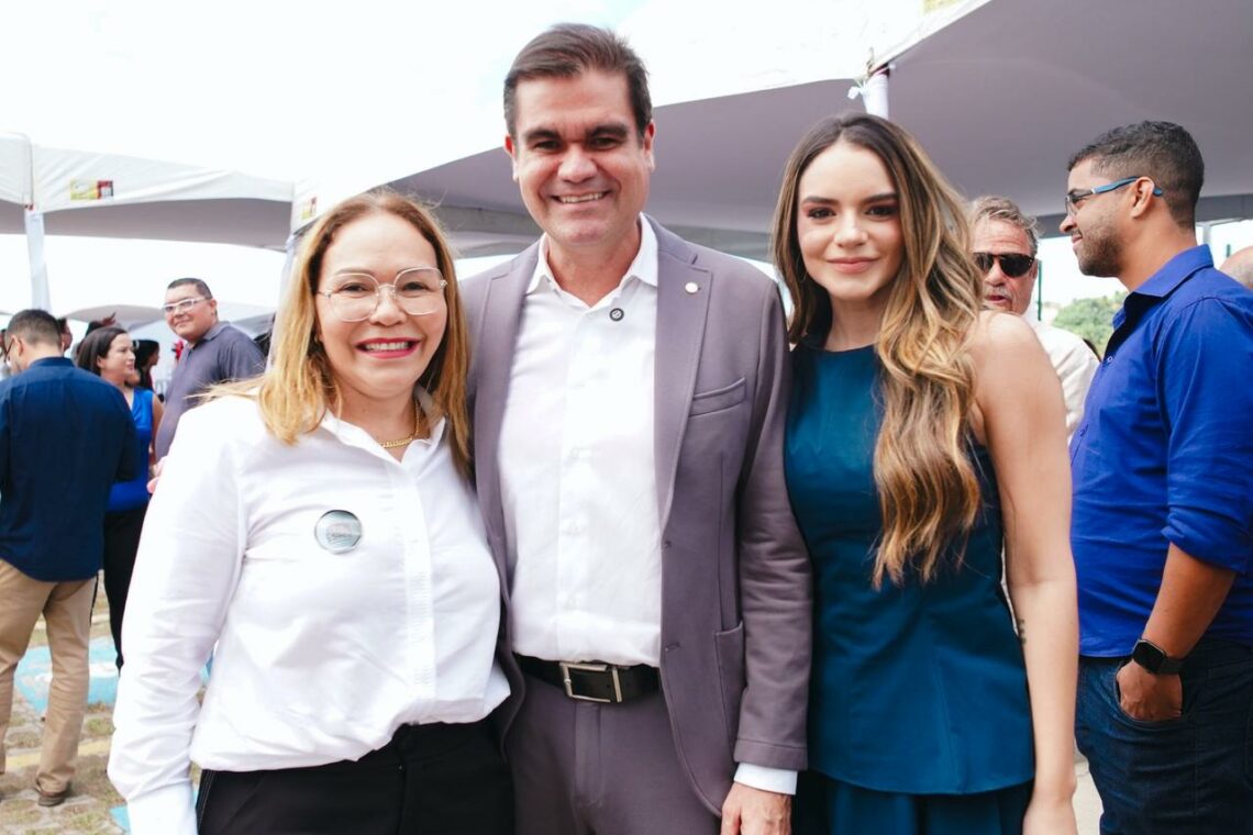 Ao lado de Léo, Eva Gouveia anuncia apoio à pré-candidatura de Cícero Lucena ao Governo