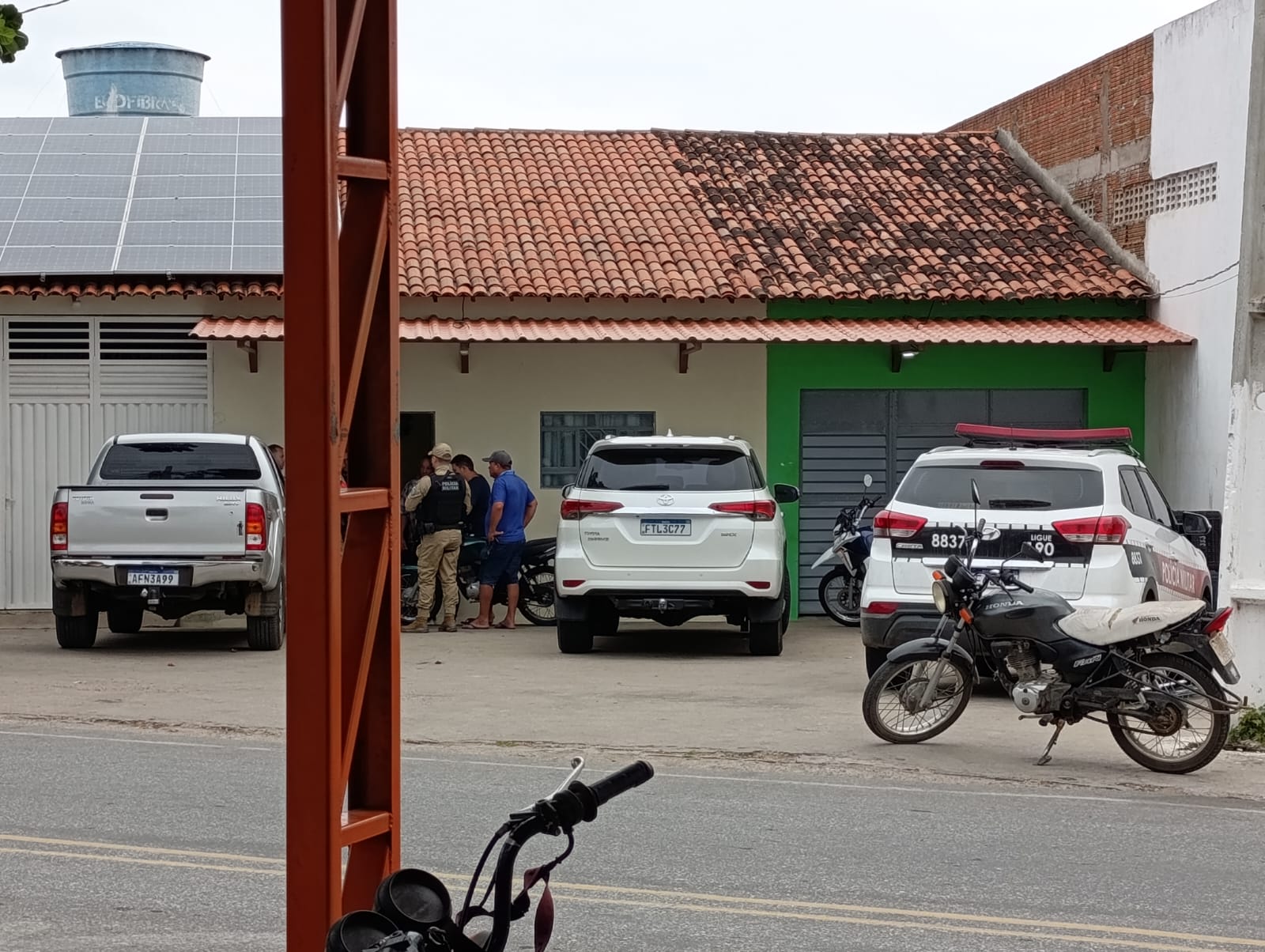 Assaltantes invadem comércio em cidade do Cariri, rendem casal e levam cerca de R$ 42 mil