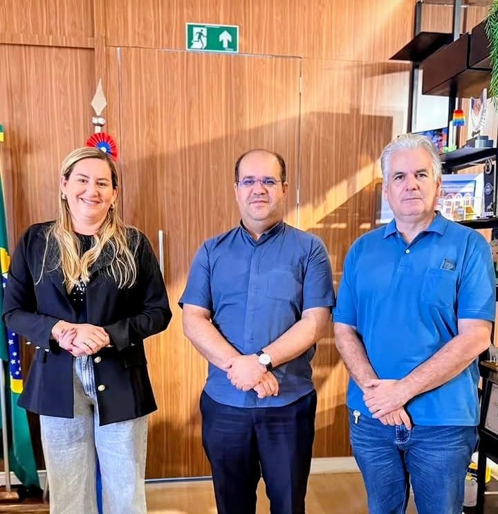 Prefeita Ana Paula e vice Cajó recebem Pároco de Monteiro para tratar da festa da Padroeira deste ano