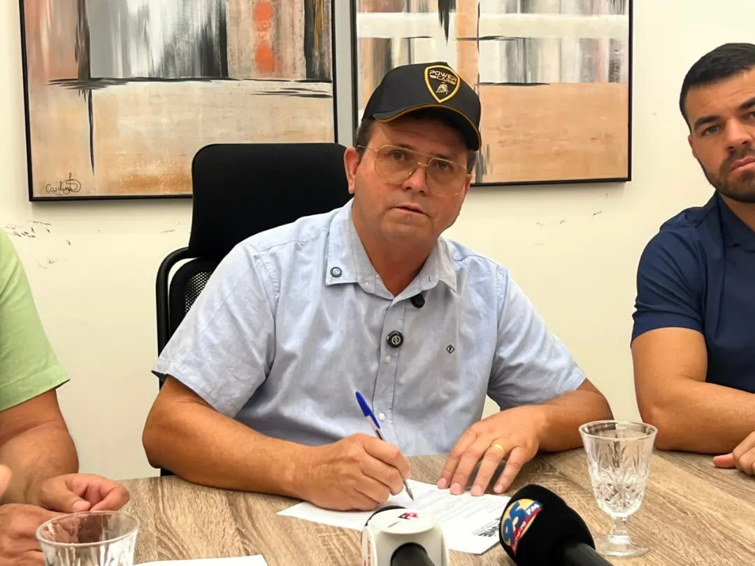 Prefeito de Manezinho Lourenço assina ordem de serviço para construção da Praça de Eventos