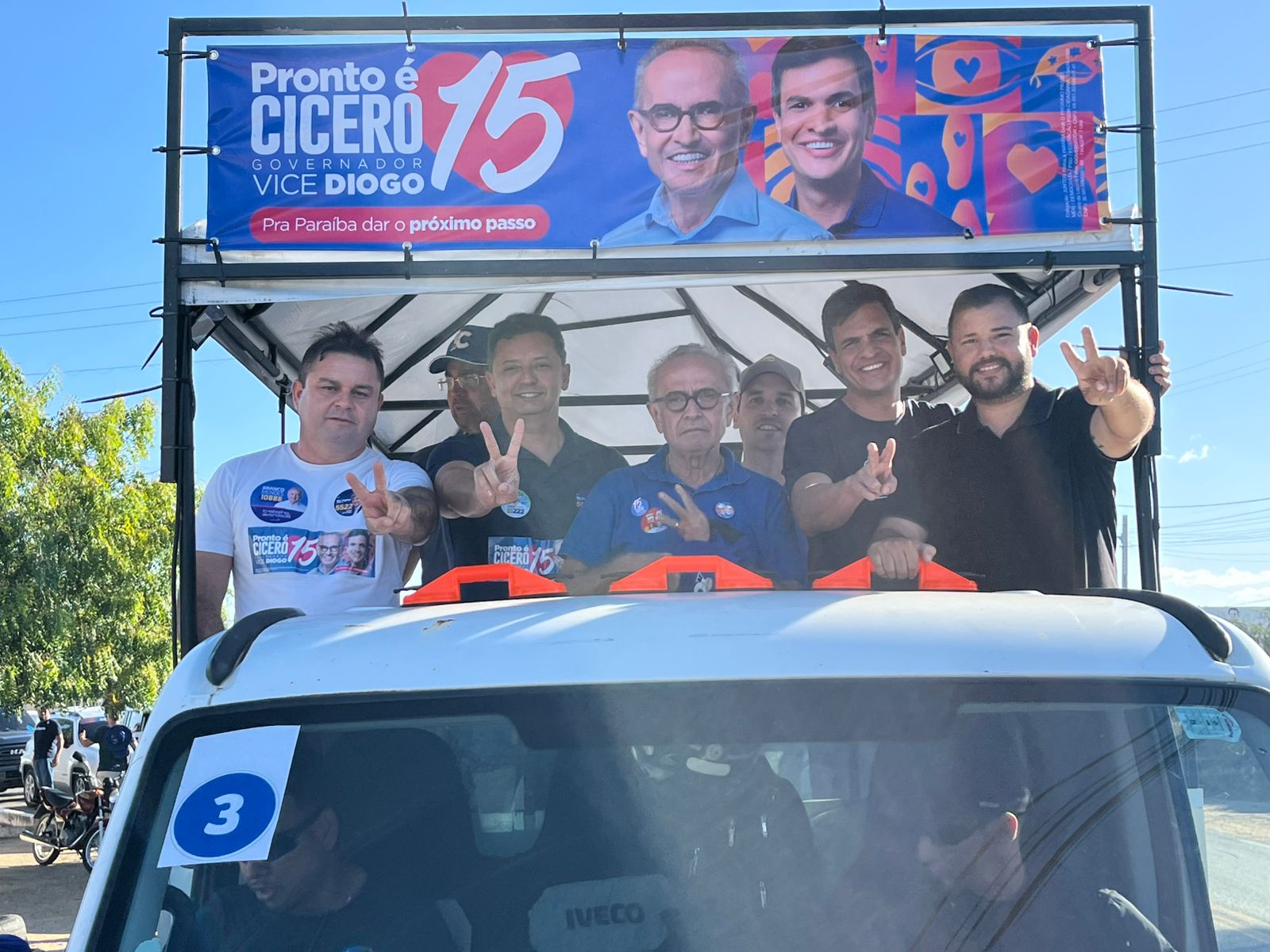 Cícero Lucena realiza carreata em Sumé e é recebido por lideranças políticas