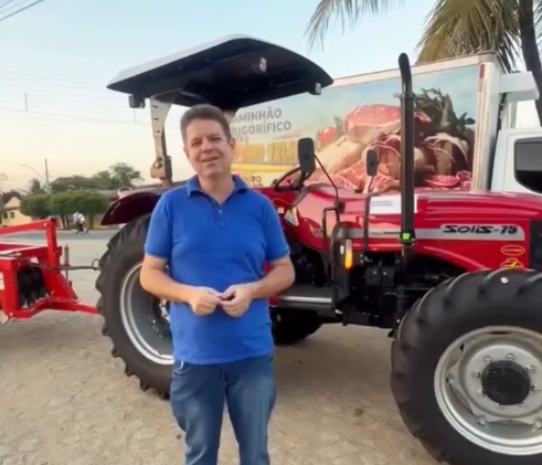 Ouro Velho recebe novo trator com implementos para fortalecer agricultura do município
