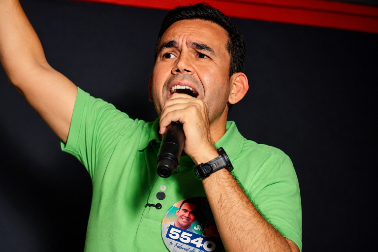 Doutor Jhony lidera pesquisa em Campina Grande