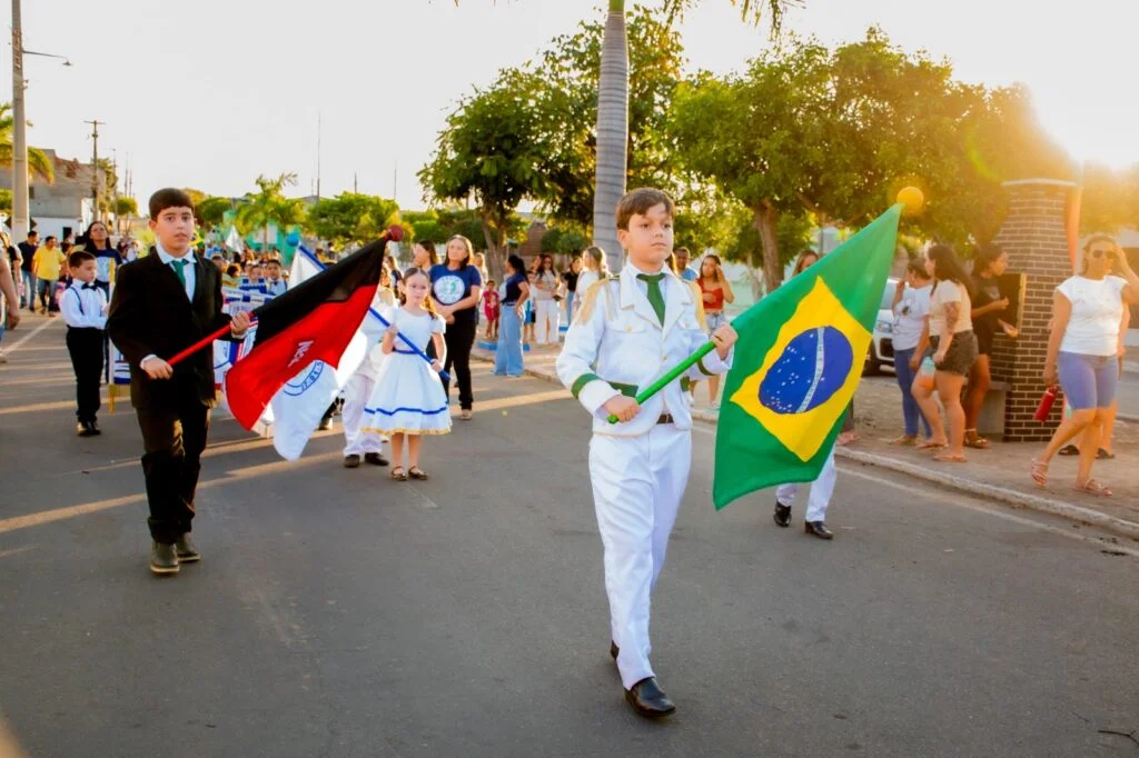Educação contextualizada dá o tom do Desfile Cívico de 7 de Setembro em Prata