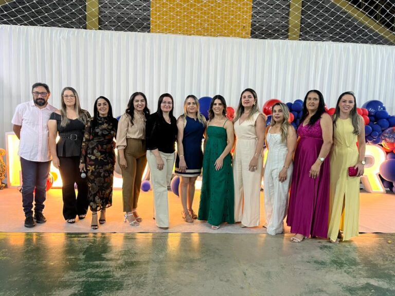 Prefeitura de Sumé reúne profissionais da educação em jantar pelo Dia dos Professores